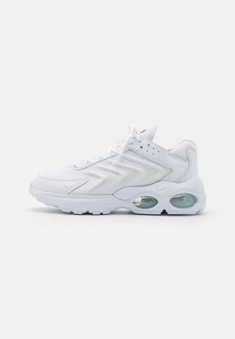 Фото № 1 с приближением к товару «‎AIR MAX »
