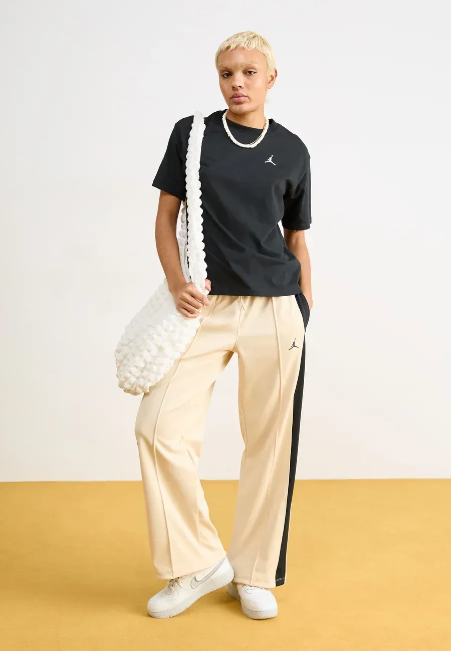 Фото № 1 с приближением к товару «‎AIR FORCE 1 DANCE»