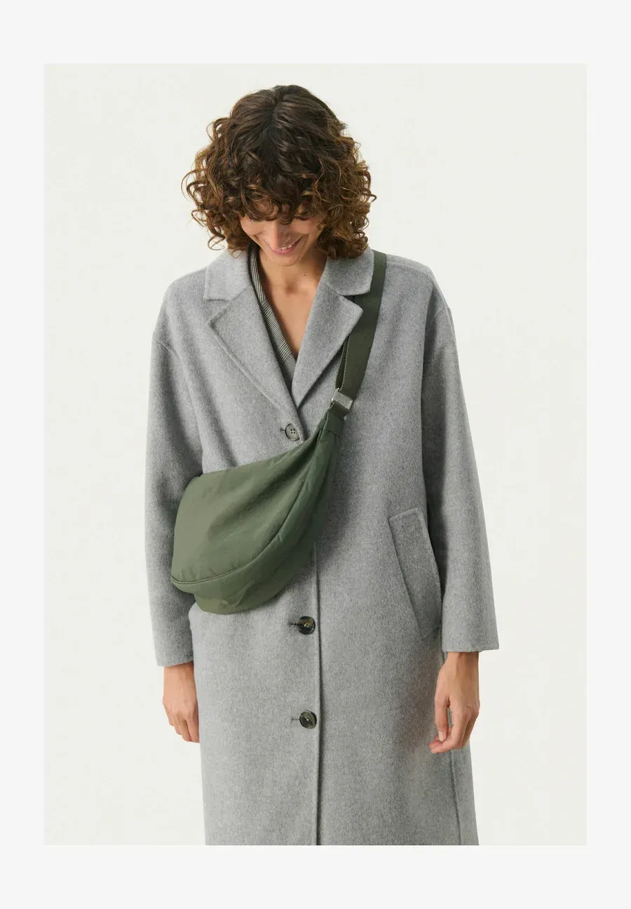 Фото № 1 с приближением к товару «‎LUANE»