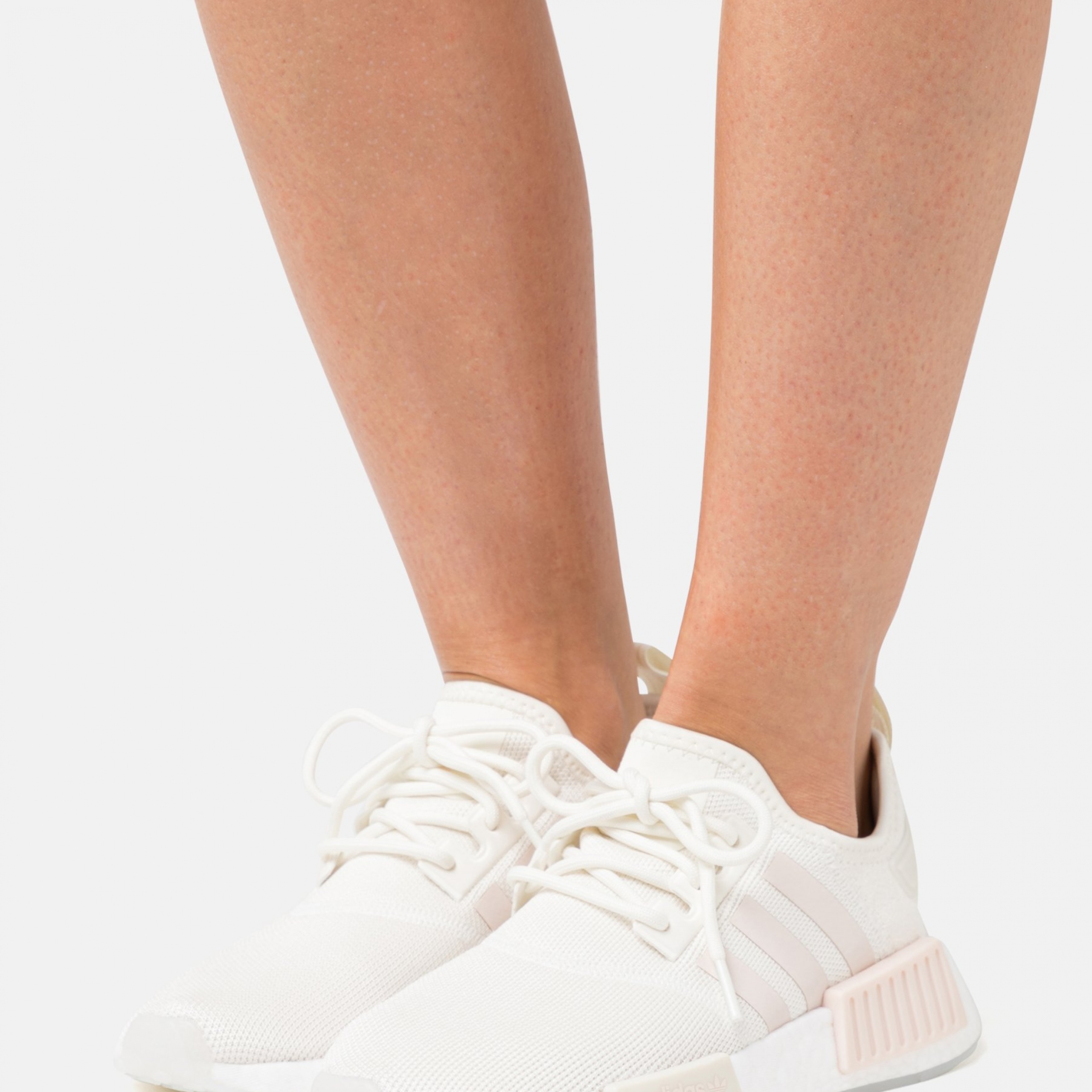 Фото № 2 с приближением к товару «‎Adidas Nmd R1 W »