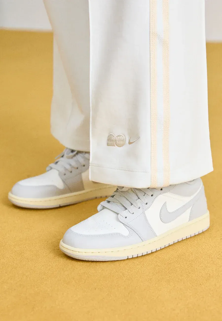 Фото № 2 с приближением к товару «‎AIR JORDAN 1 LOW»