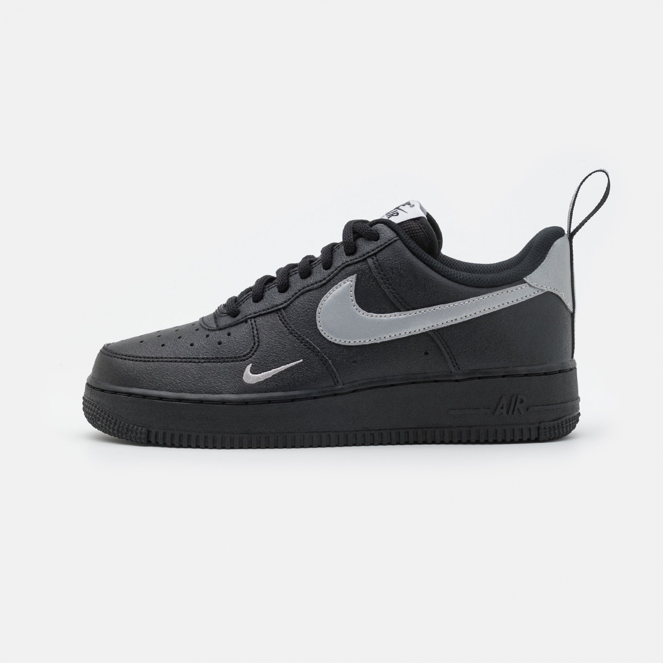 Фото № 1 с приближением к товару «‎Nike Air Force 1 07 Lv8 UT TU »