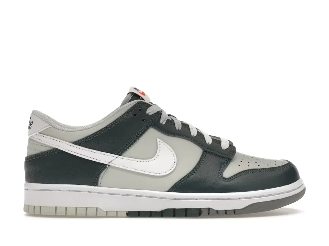 Фото № 1 с приближением к товару «‎Nike Dunk Low»