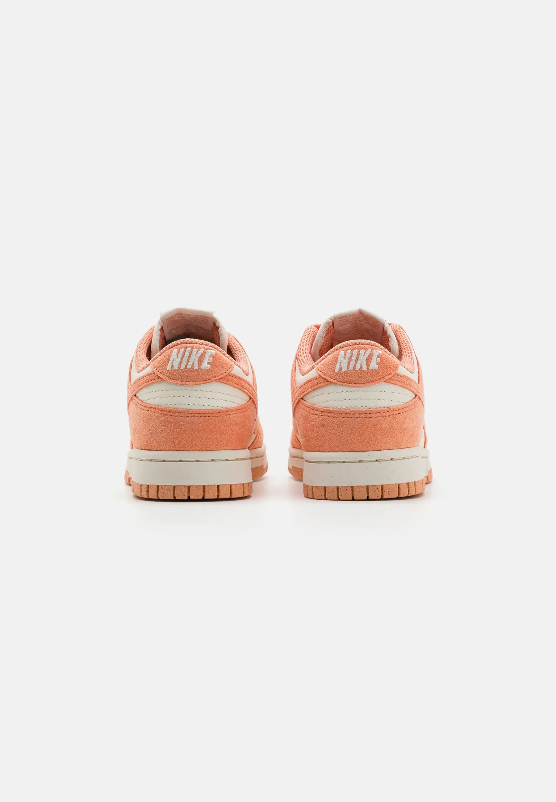 Фото № 3 с приближением к товару «‎DUNK LOW»