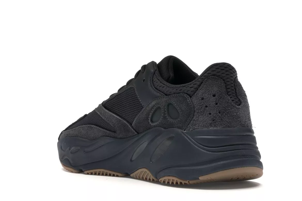 Фото № 3 с приближением к товару «‎adidas Yeezy Boost 700 Utility Black»