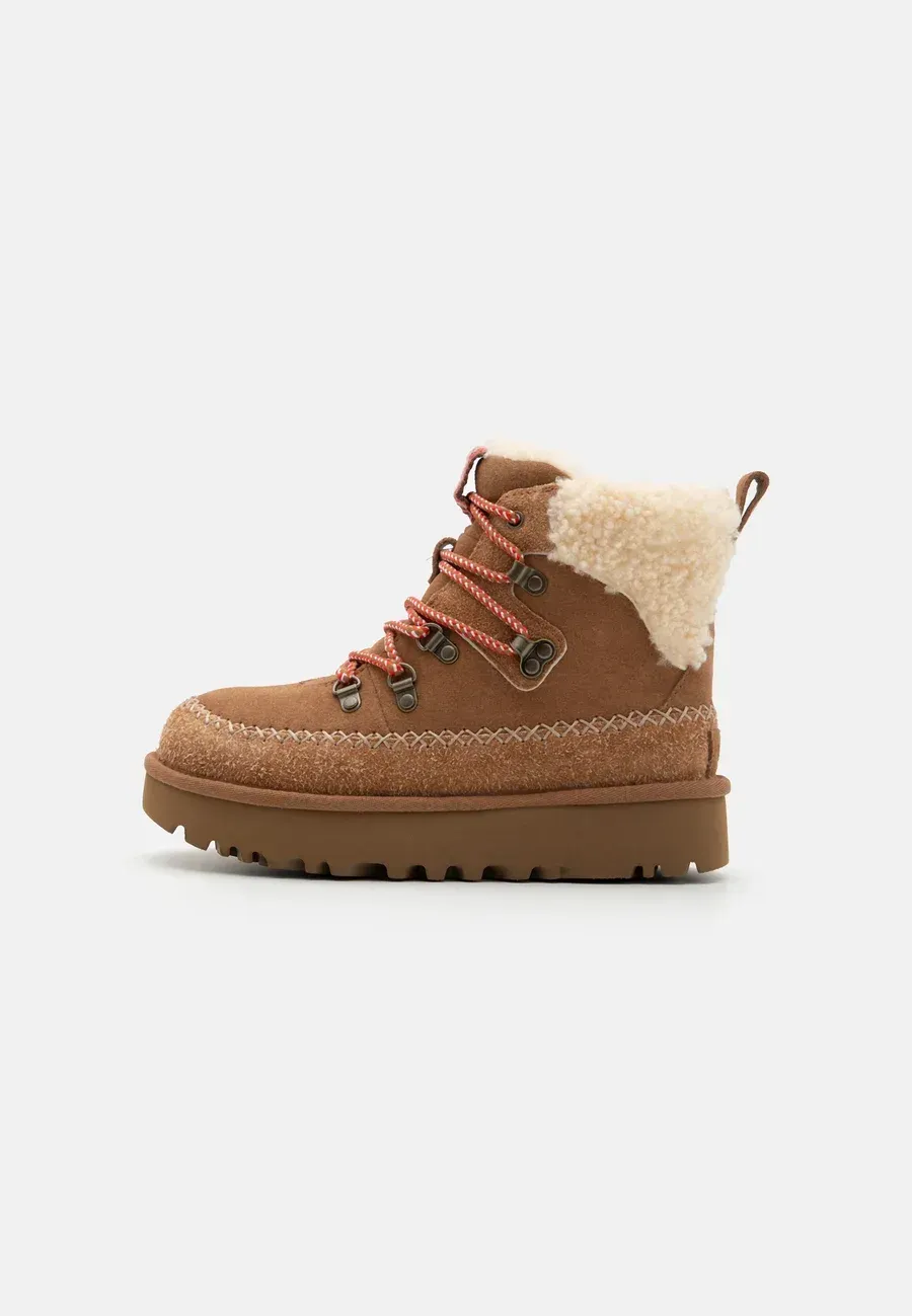 Фото № 1 с приближением к товару «‎CLASSIC ALPINE LACE-UP»