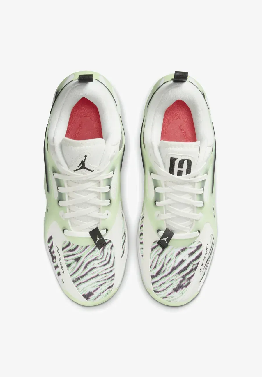 Фото № 4 с приближением к товару «‎Basketball shoes»