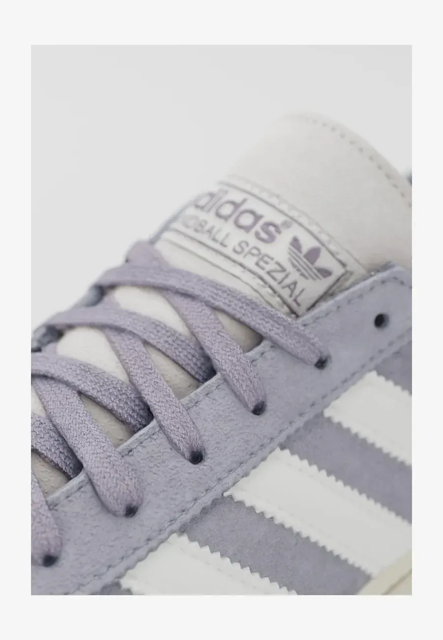 Фото № 3 с приближением к товару «‎HANDBALL SPEZIAL UNISEX»