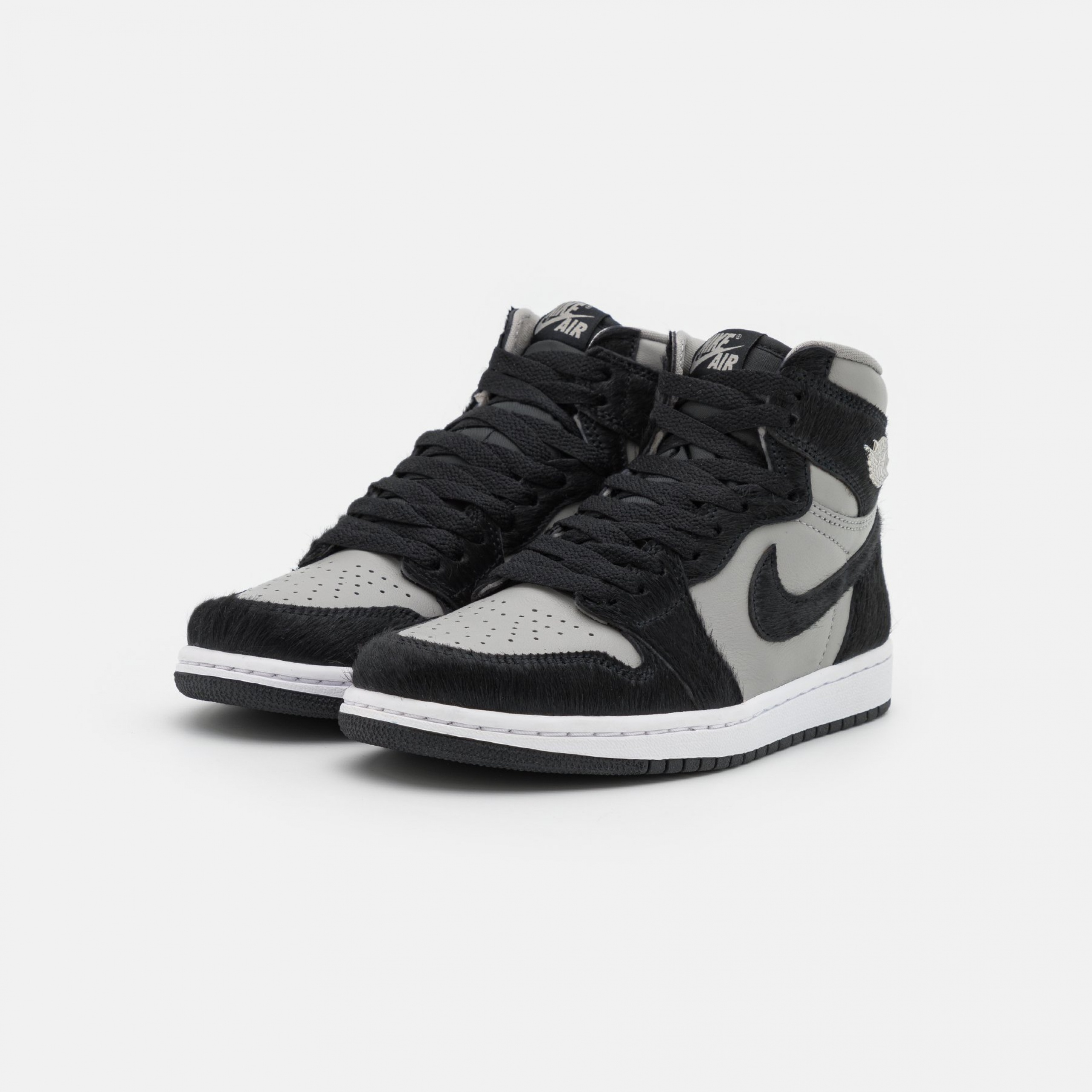 Фото № 3 с приближением к товару «‎Jordan Air 1 Retro »