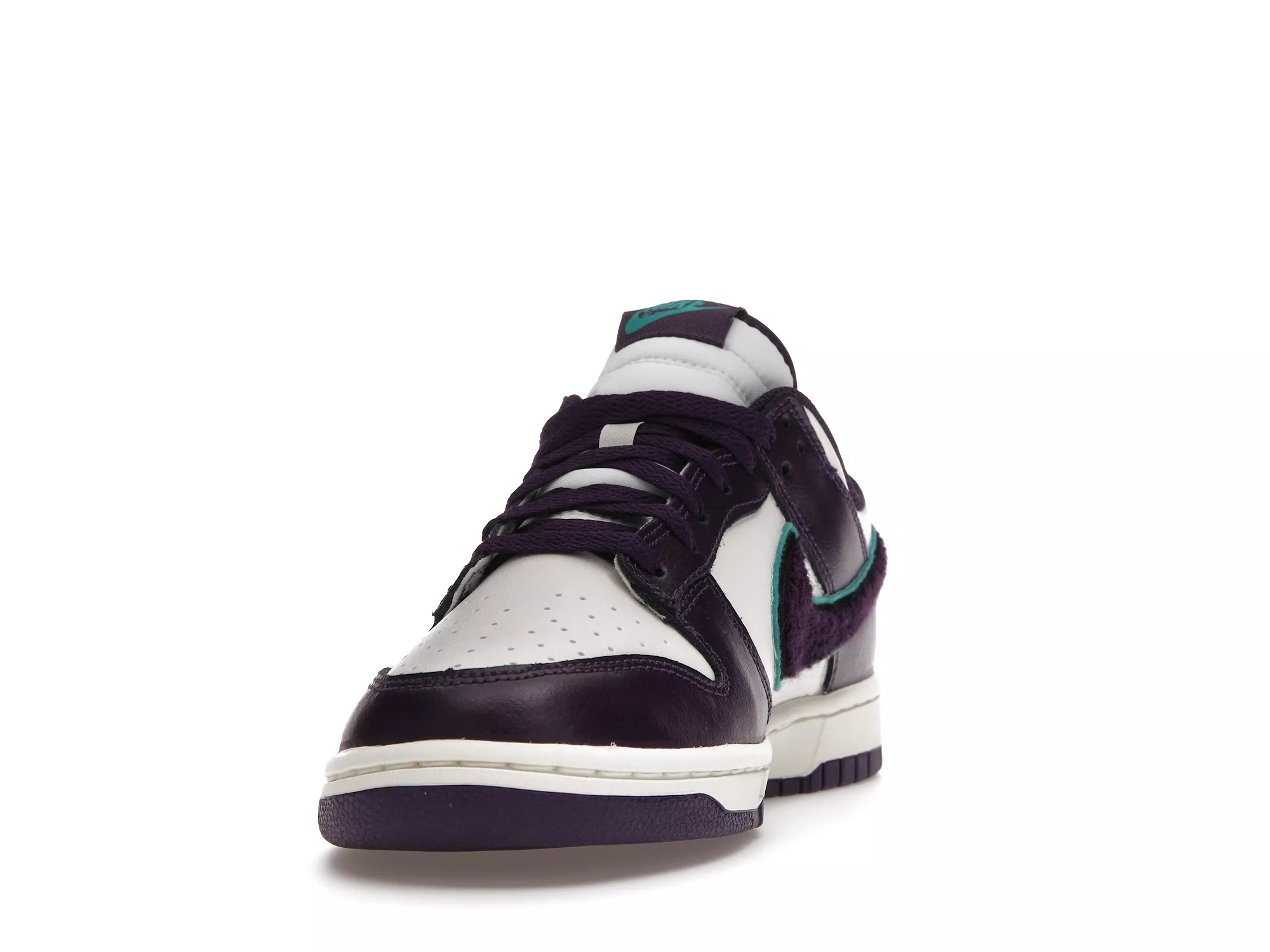 Фото № 2 с приближением к товару «‎Nike Dunk Low Chenille Swoosh Sail Grand Purple»