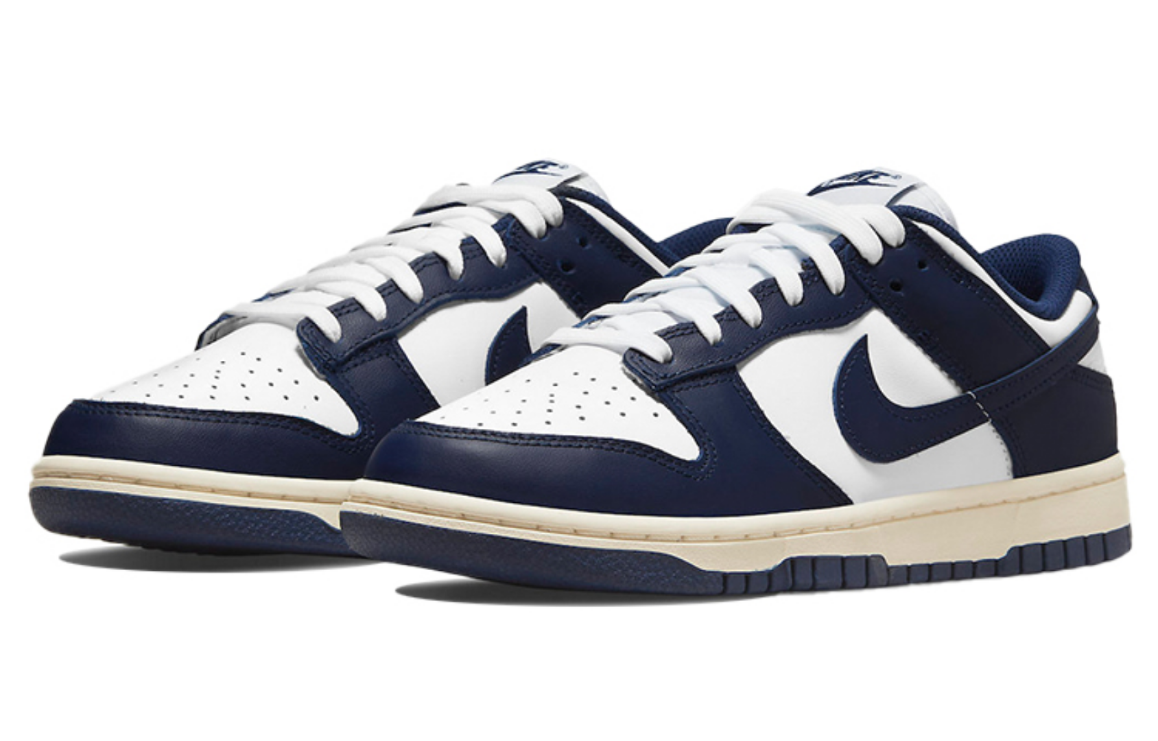 Фото № 3 с приближением к товару «‎Nike WMNS Dunk Low Skate shoes Midnight Navy and White»