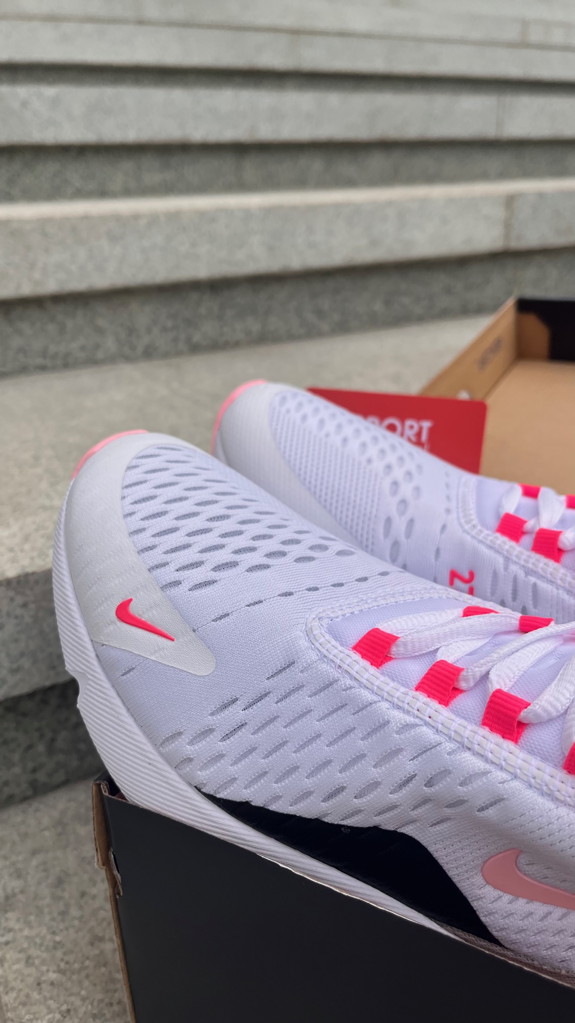 Фото № 2 с приближением к товару «‎Nike Air Max 270 »