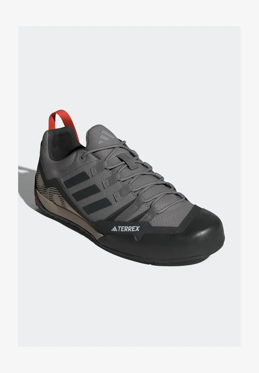 Фото № 2 с приближением к товару «‎TERREX SWIFT SOLO HIKING»