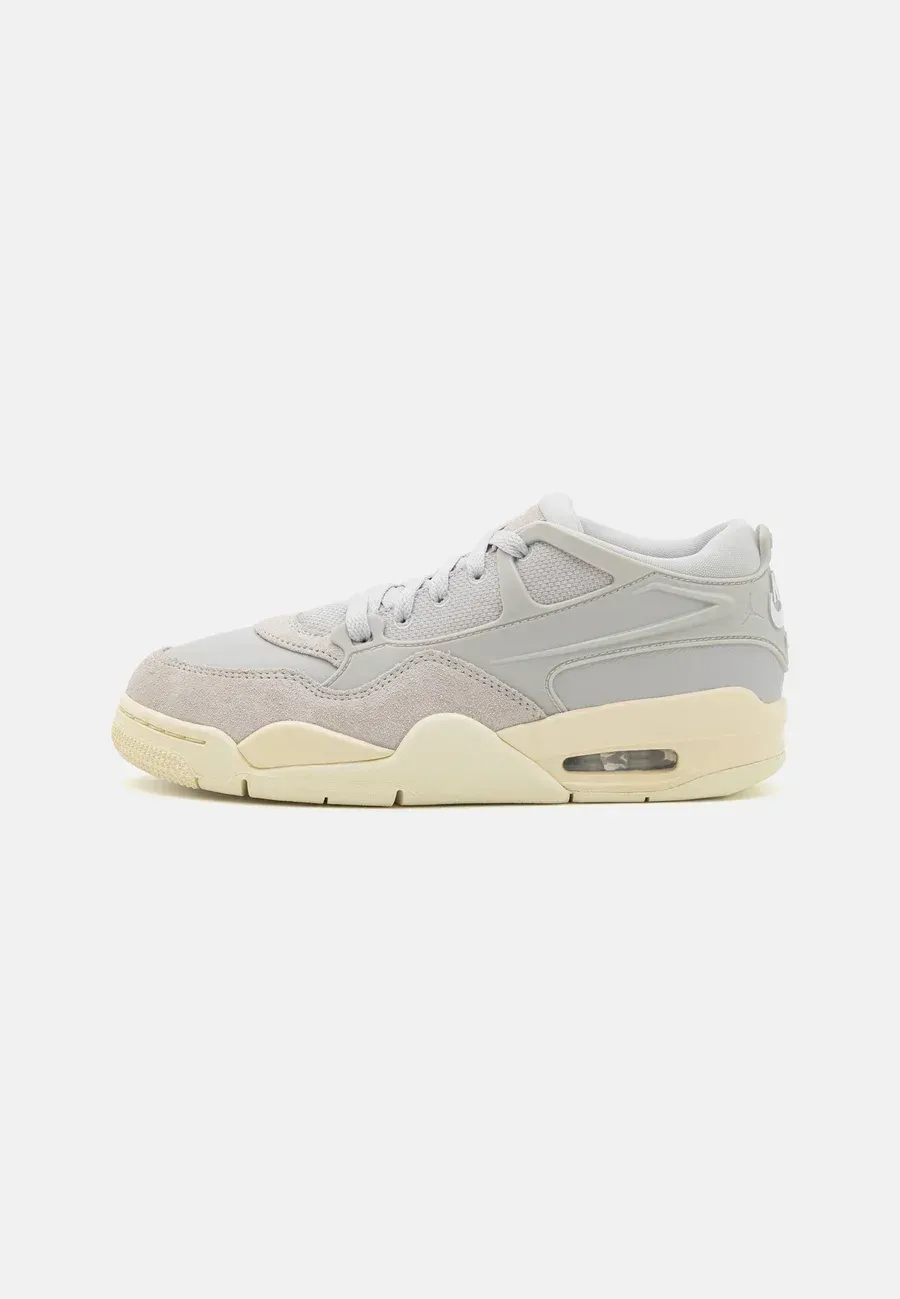 Фото № 3 с приближением к товару «‎AIR JORDAN 4 RM»