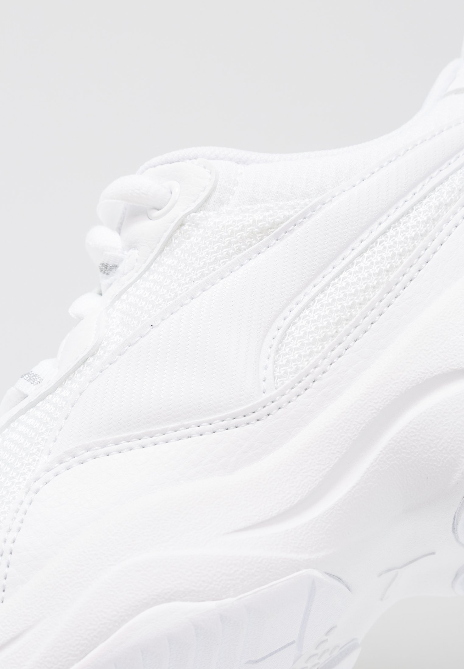 Фото № 3 с приближением к товару «‎Puma Cilia »