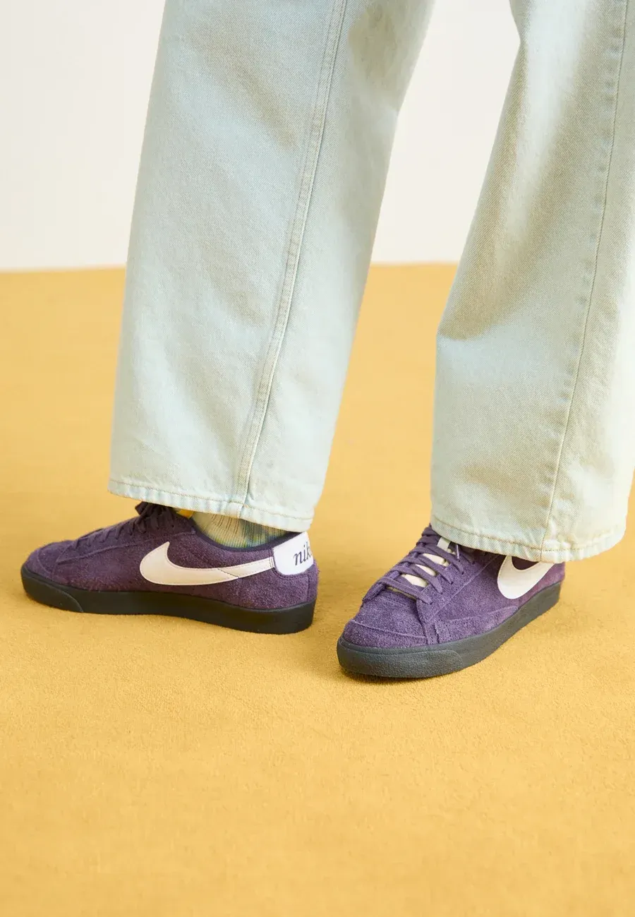 Фото № 2 с приближением к товару «‎BLAZER 77»