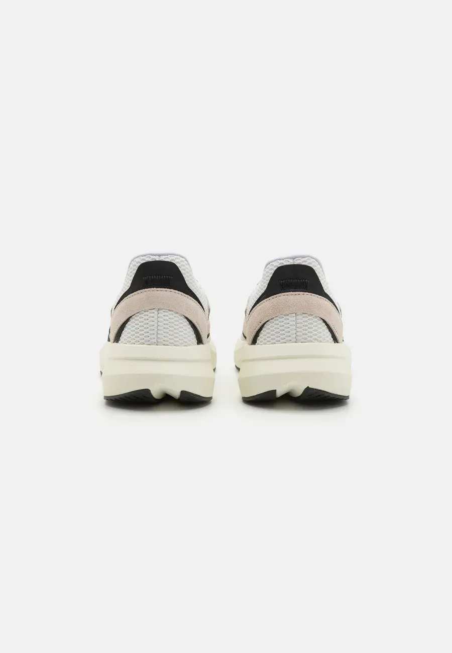 Фото № 3 с приближением к товару «‎LIGHTSTRIDE UNISEX»