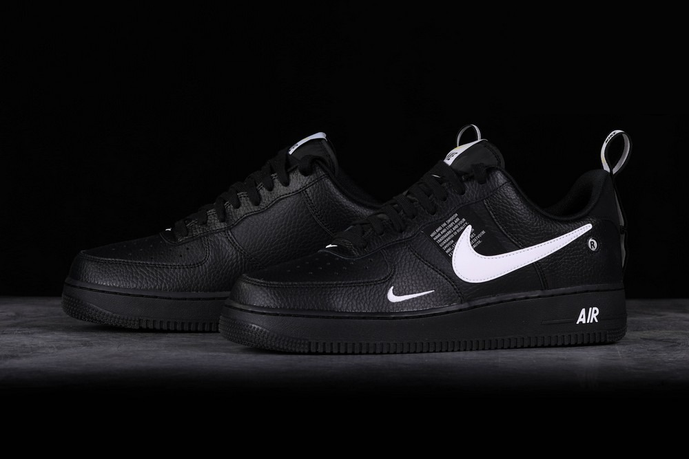 Фото № 1 с приближением к товару «‎Nike Air Force 1 07 LV8 Utility Black White»