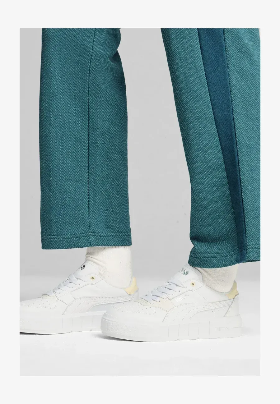 Фото № 2 с приближением к товару «‎CALI COURT»