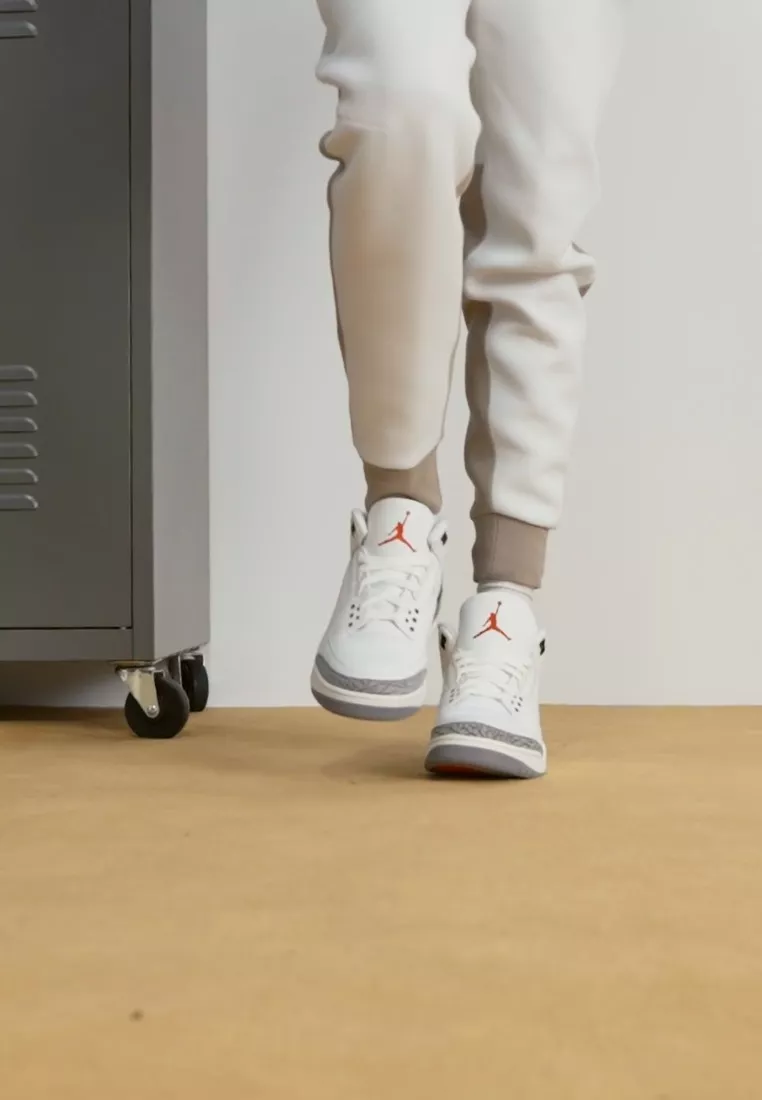 Фото № 2 с приближением к товару «‎AIR JORDAN 3 RETRO»