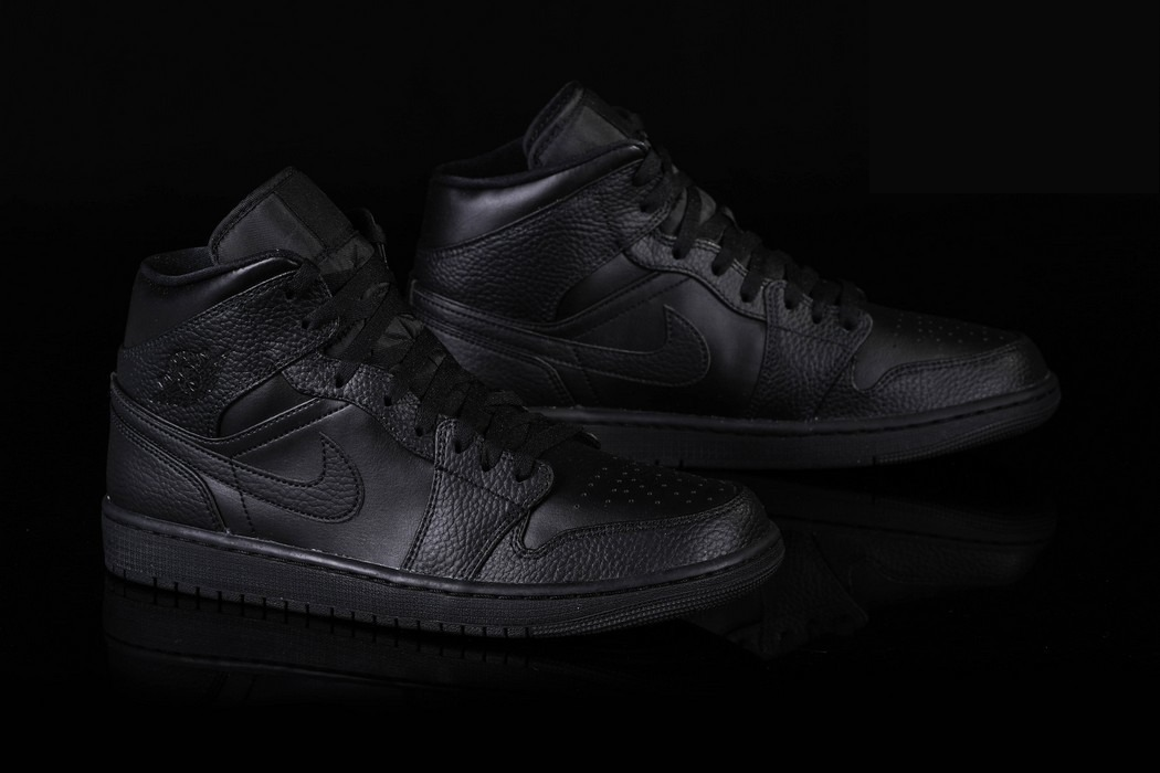 Фото № 2 с приближением к товару «‎Nike Air Jordan 1 Retro Triple»