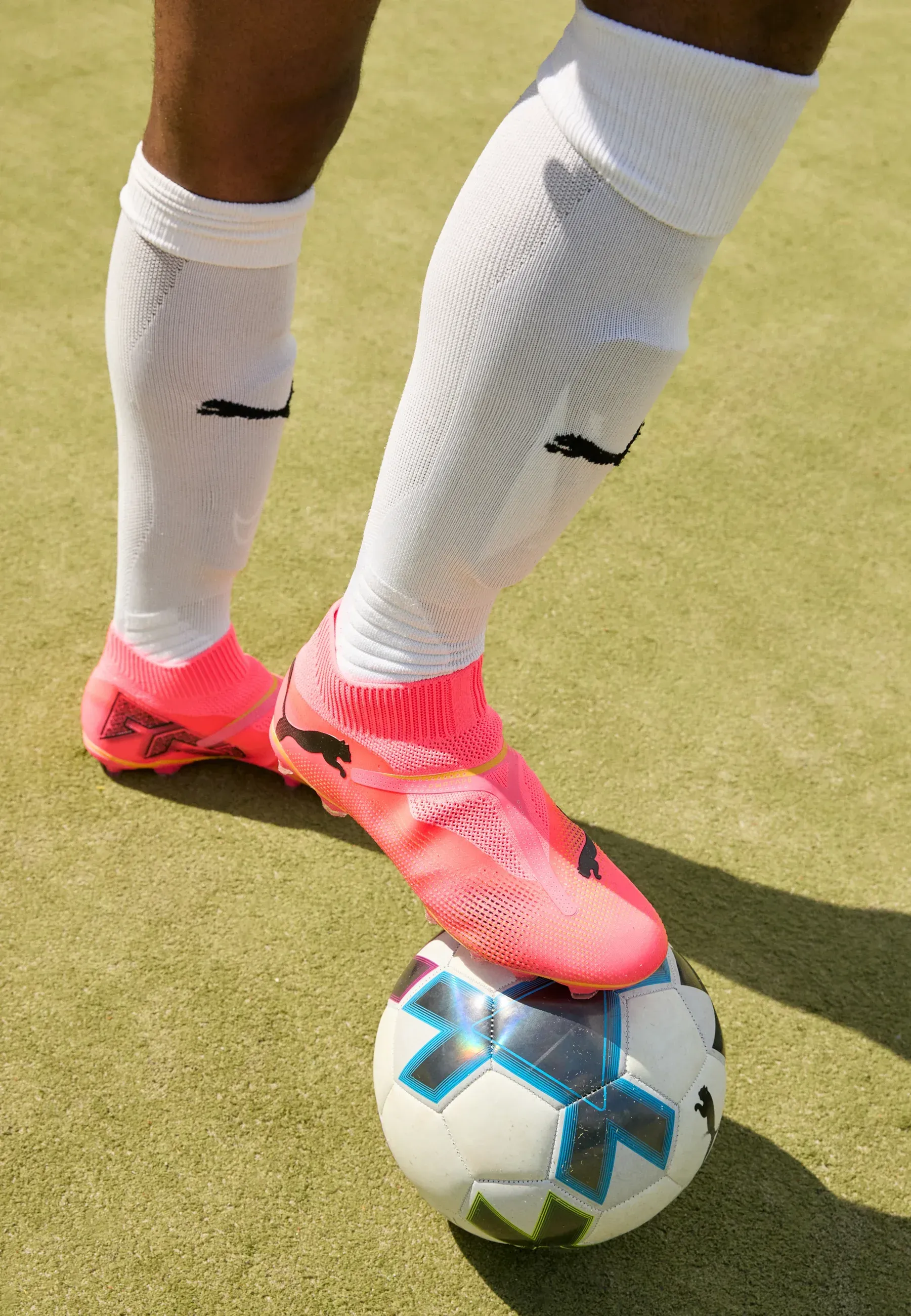 Фото № 3 с приближением к товару «‎FUTURE 7 MATCH LACELESS FG/AG»