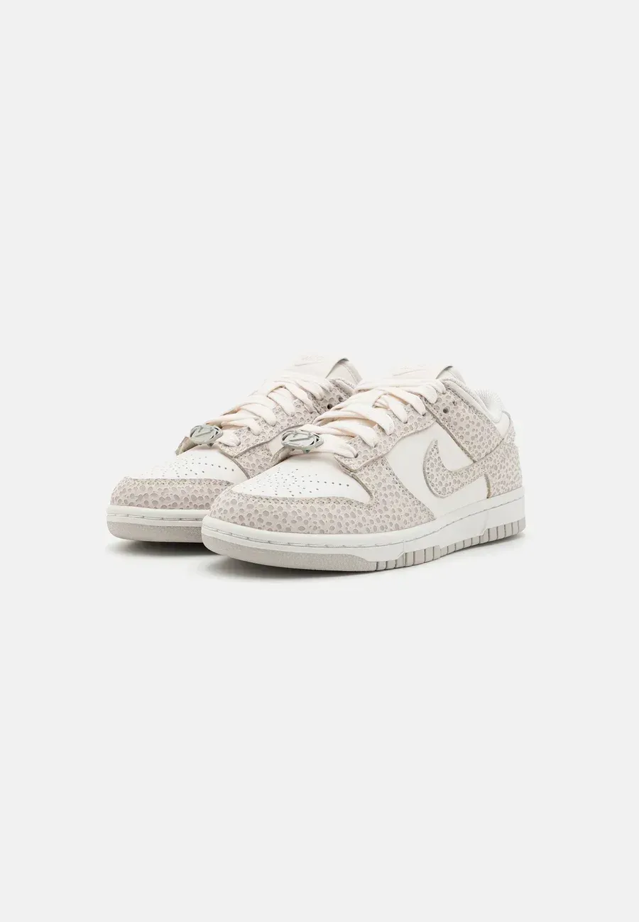 Фото № 4 с приближением к товару «‎DUNK LOW PRM»