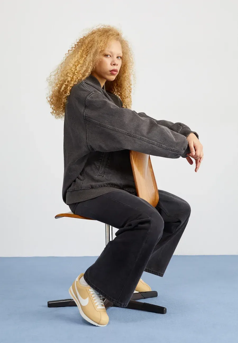 Фото № 3 с приближением к товару «‎CORTEZ »