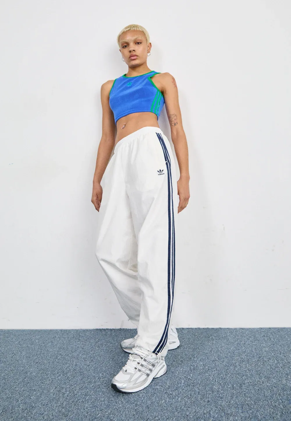 Фото № 3 с приближением к товару «‎ADISTAR CUSHION»