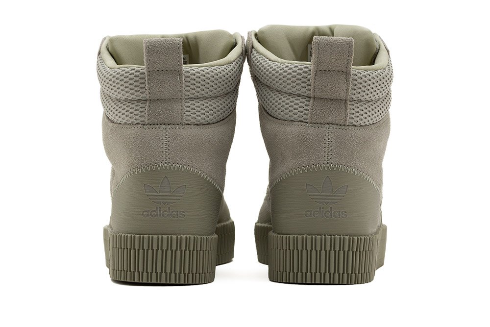 Фото № 4 с приближением к товару «‎Adidas Samba Boots W»