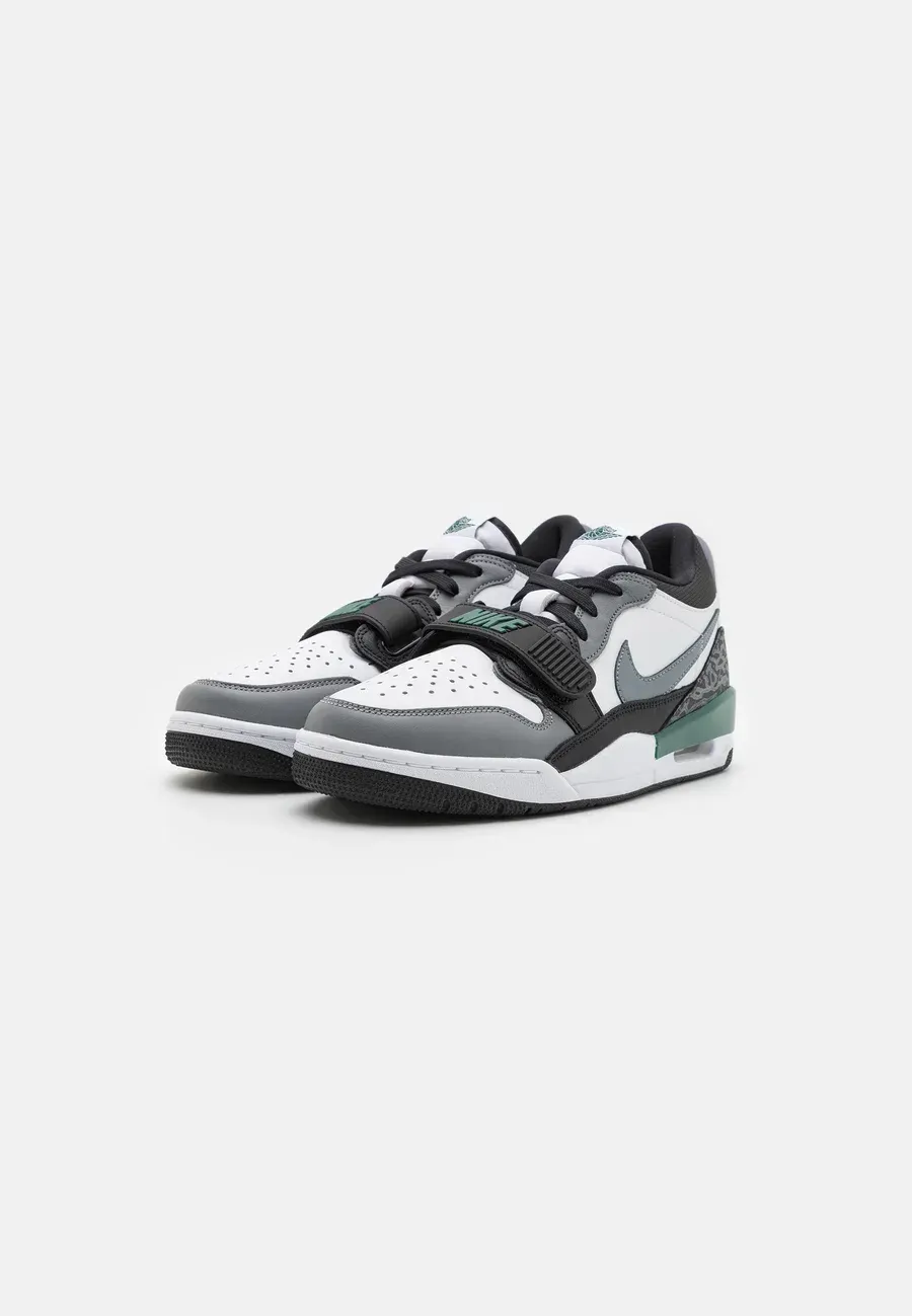 Фото № 2 с приближением к товару «‎AIR JORDAN LEGACY 312»