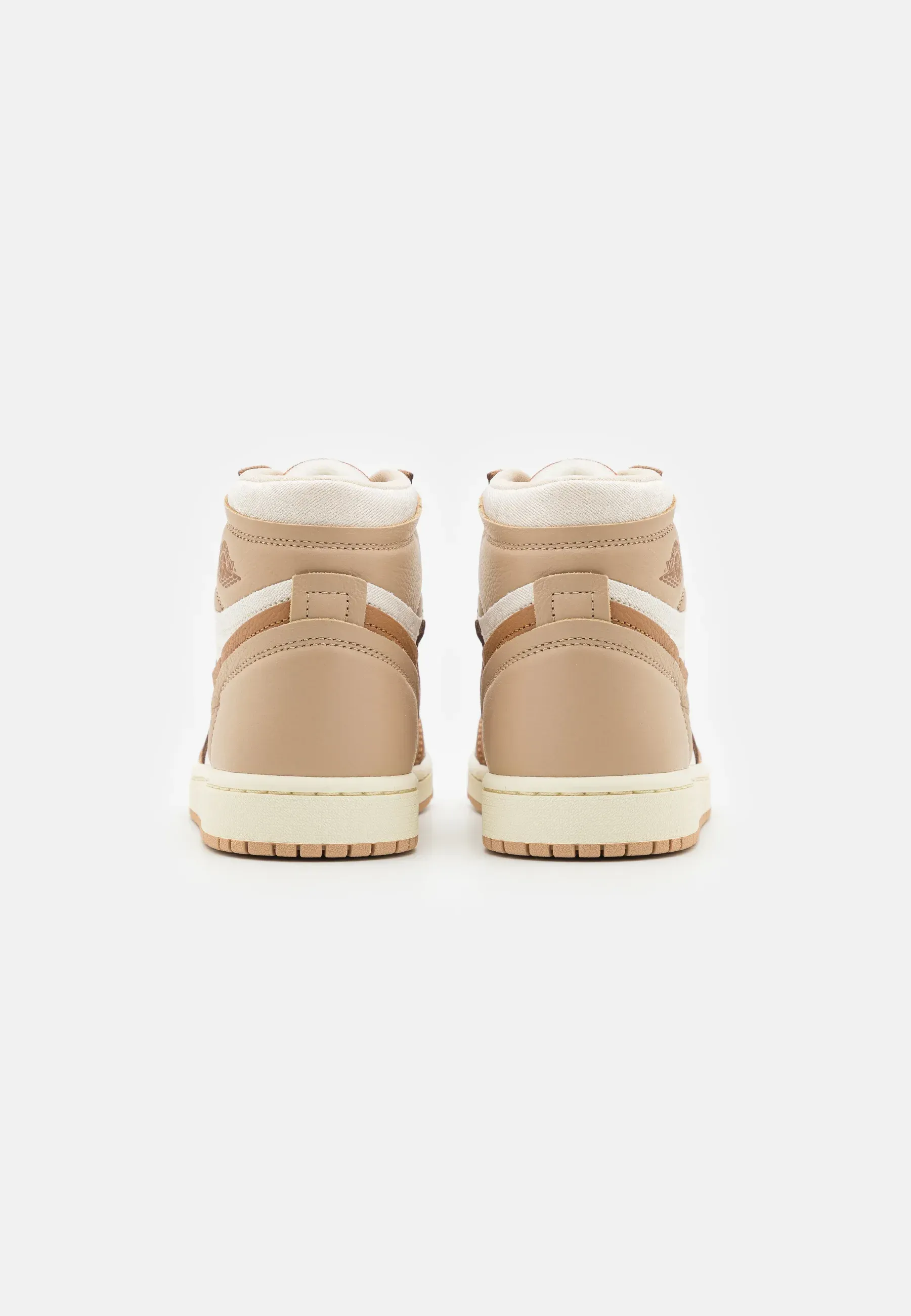 Фото № 3 с приближением к товару «‎AIR JORDAN 1 HIGH METHOD OF MAKE»