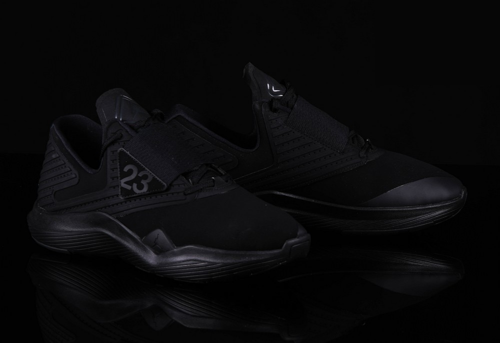 Фото № 1 с приближением к товару «‎Nike Air Jordan Relentless Triple »