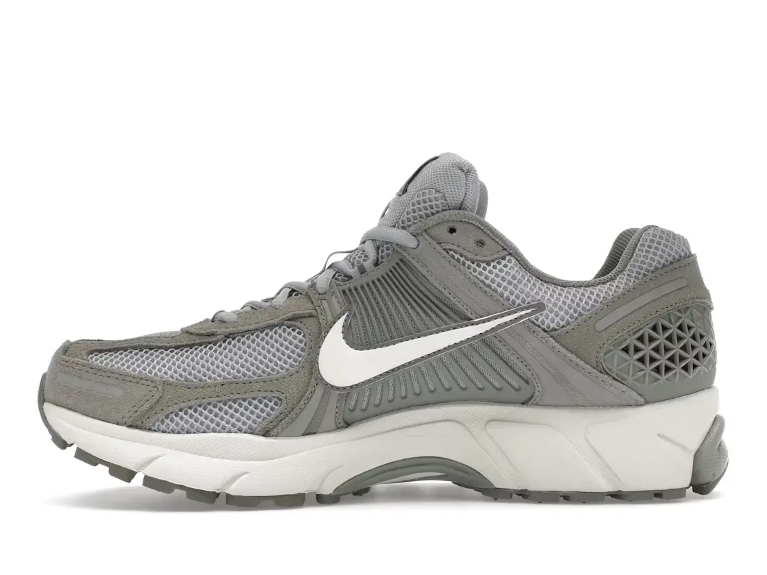 Фото № 3 с приближением к товару «‎Nike Zoom Vomero 5»