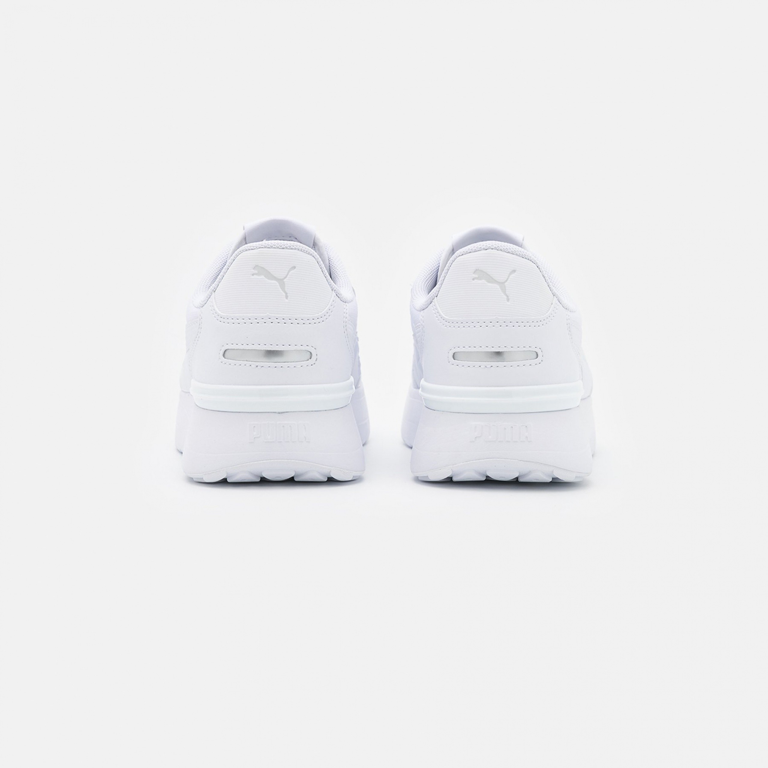 Фото № 4 с приближением к товару «‎Puma R78 Voyage »