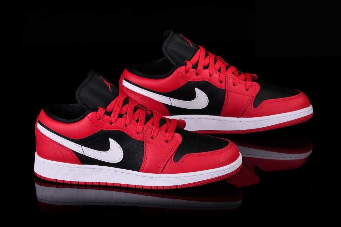 Фото № 2 с приближением к товару «‎Nike Air Jordan 1 Retro GS Banned »