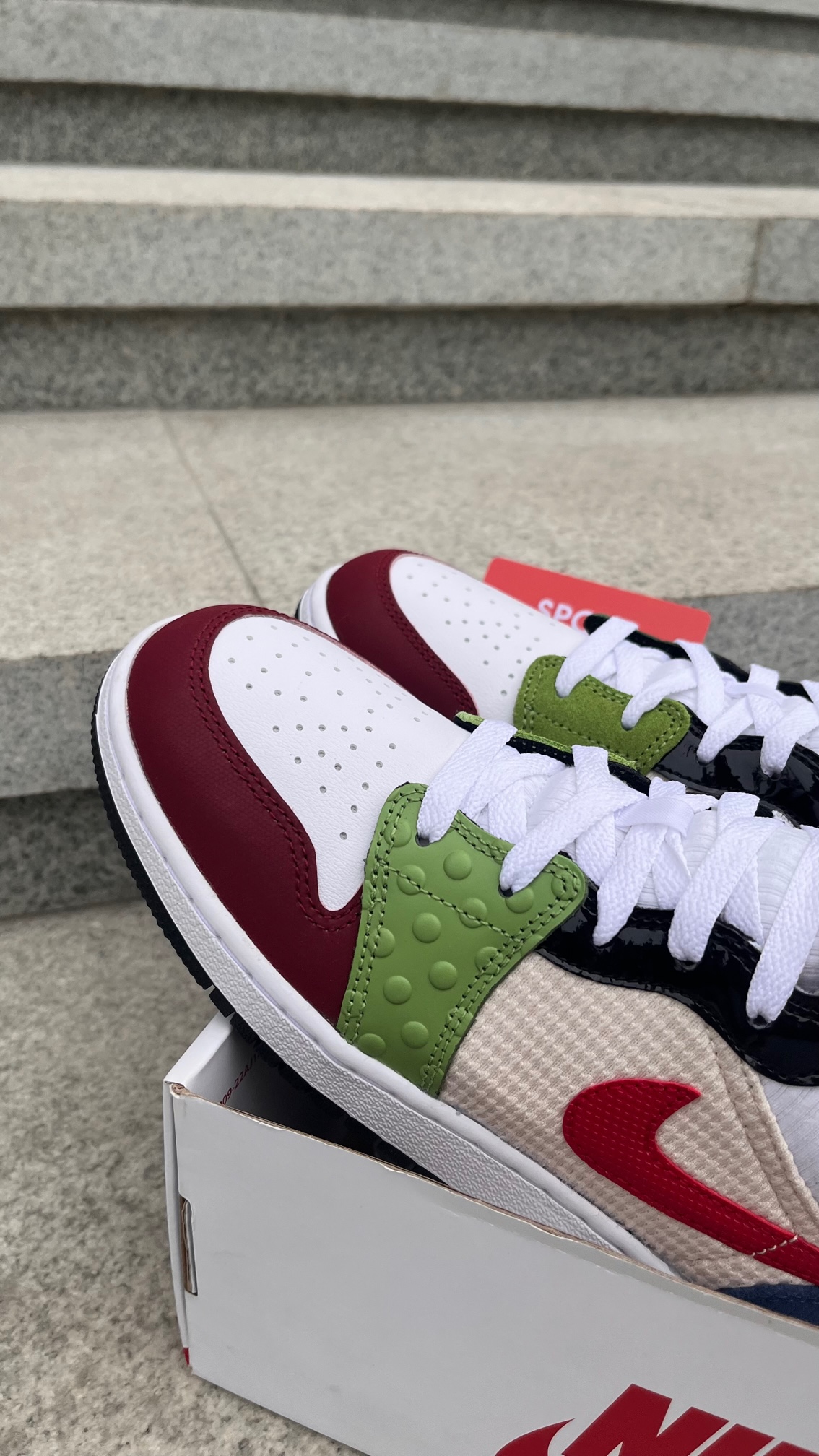 Фото № 2 с приближением к товару «‎Air Jordan 1 Mid SE "Patchwork"»