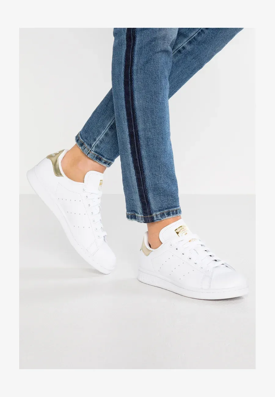 Фото № 1 с приближением к товару «‎STAN SMITH»