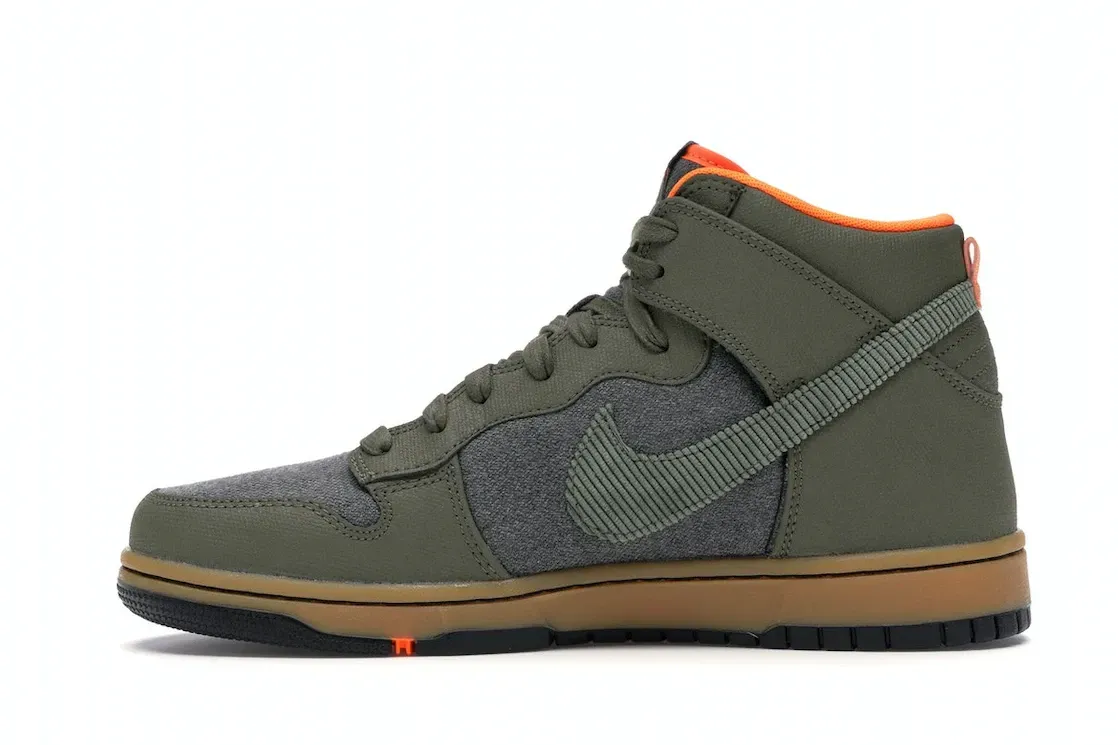 Фото № 3 с приближением к товару «‎Nike Dunk CMFT Swoosh Social Club Olive»