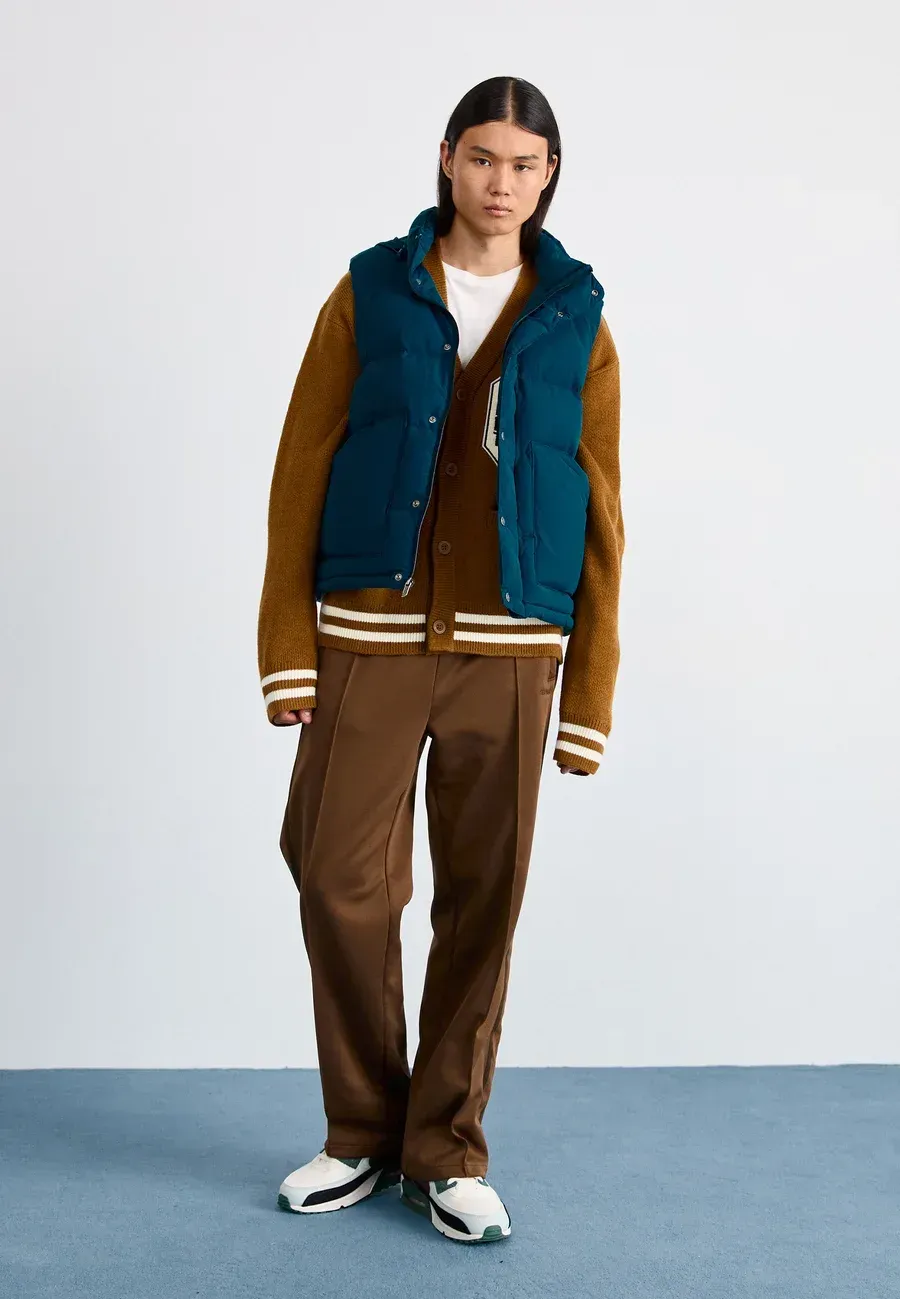 Фото № 3 с приближением к товару «‎AIR MAX 90 PRM »