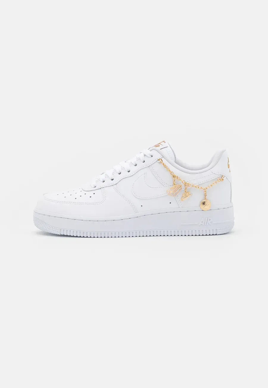 Фото № 2 с приближением к товару «‎AIR FORCE 1»