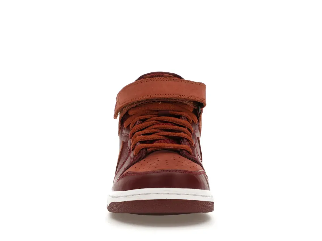 Фото № 2 с приближением к товару «‎Nike SB Dunk Mid Team Red Pony»