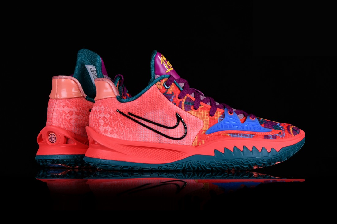 Фото № 2 с приближением к товару «‎Nike Kyrie 4 Bright Crimson Aquaton»