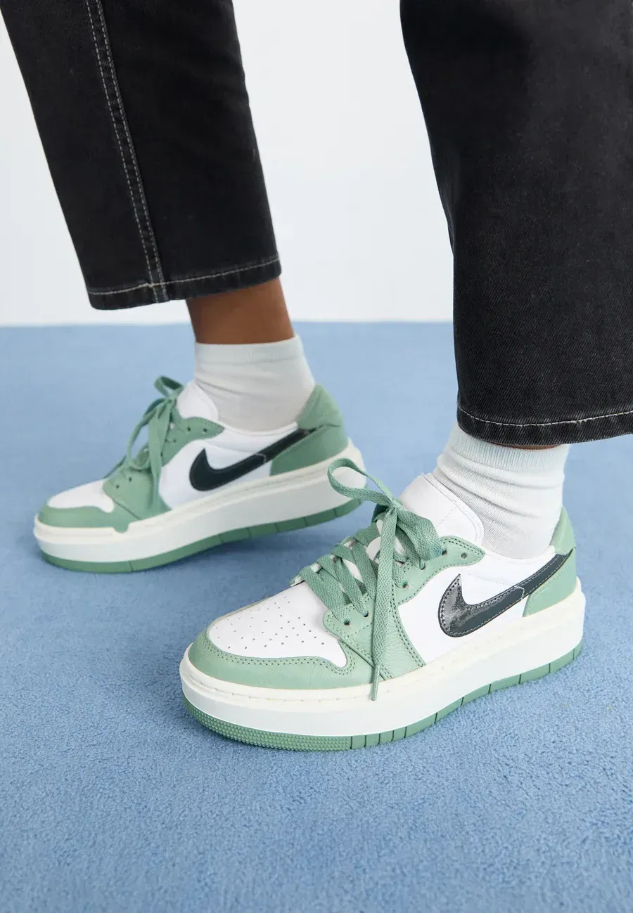 Фото № 2 с приближением к товару «‎AIR JORDAN 1 ELEVATE»