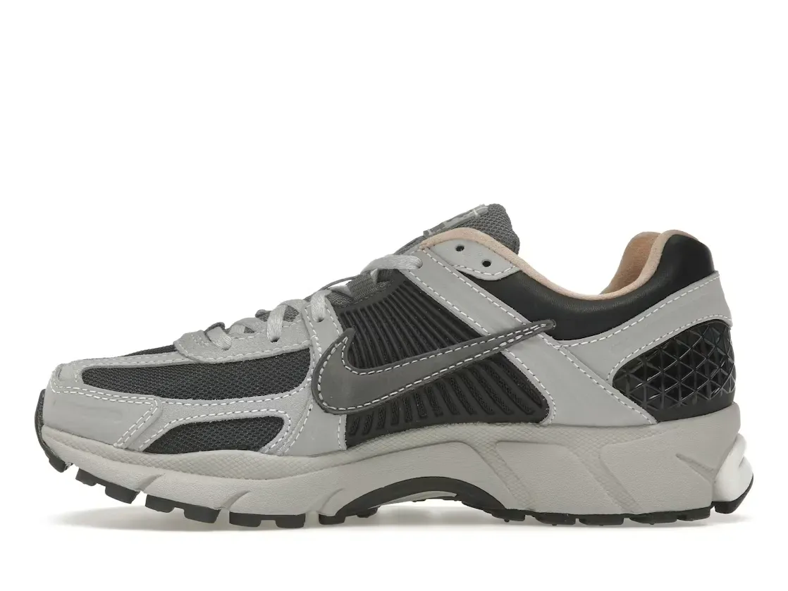 Фото № 3 с приближением к товару «‎Nike Zoom Vomero 5»