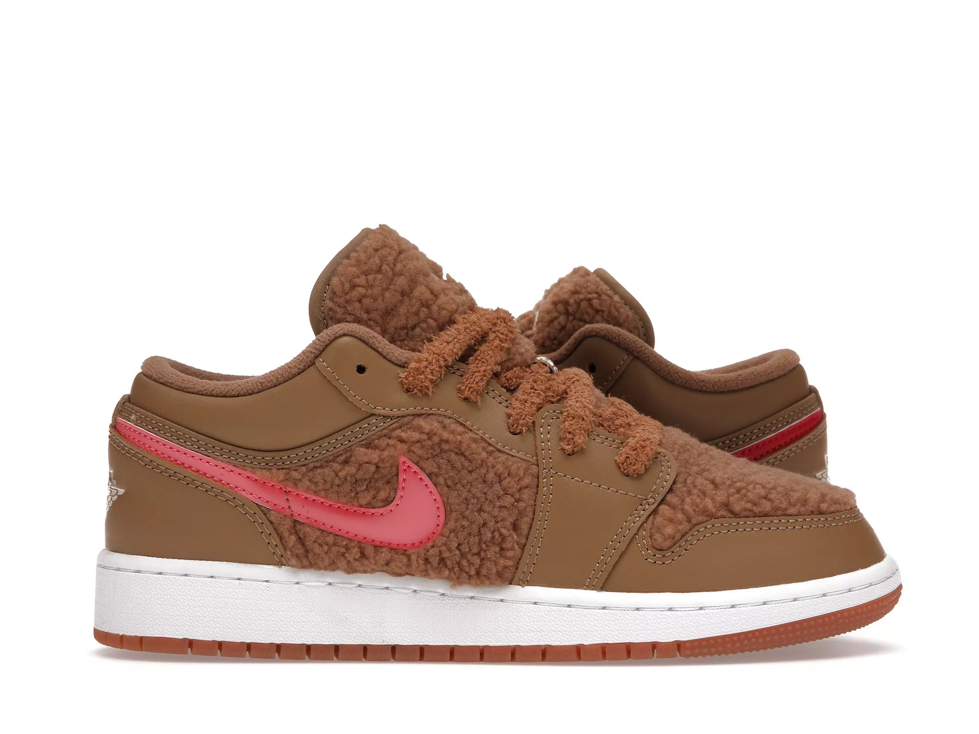 Фото № 1 с приближением к товару «‎Jordan 1 Low Utility Teddy Bear »