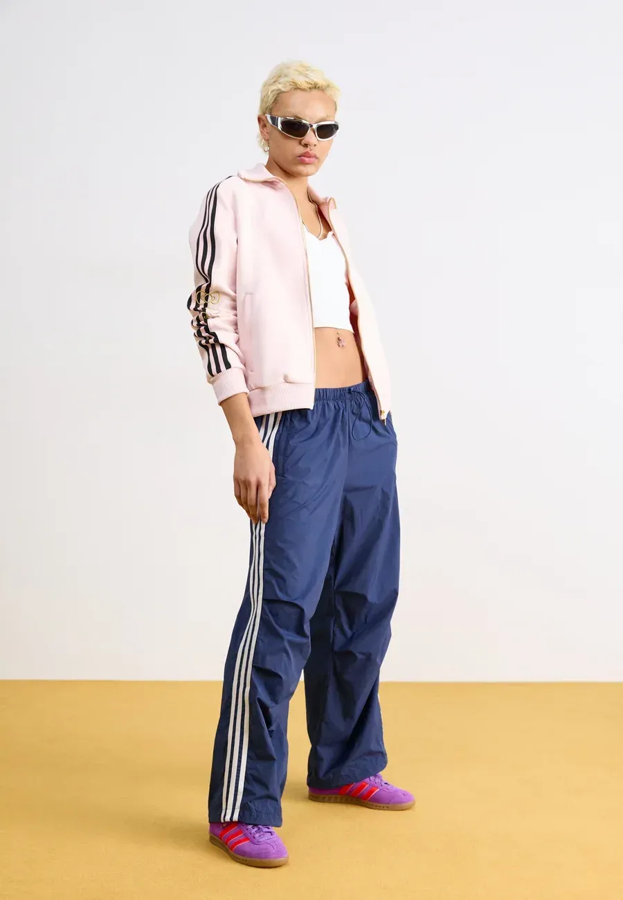 Фото № 3 с приближением к товару «‎HAMBURG»