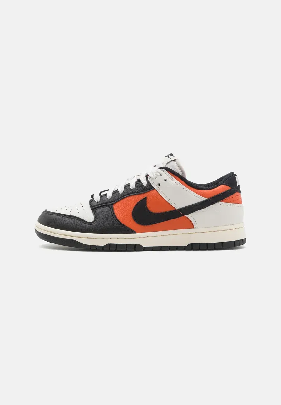 Фото № 1 с приближением к товару «‎DUNK LOW RETRO»