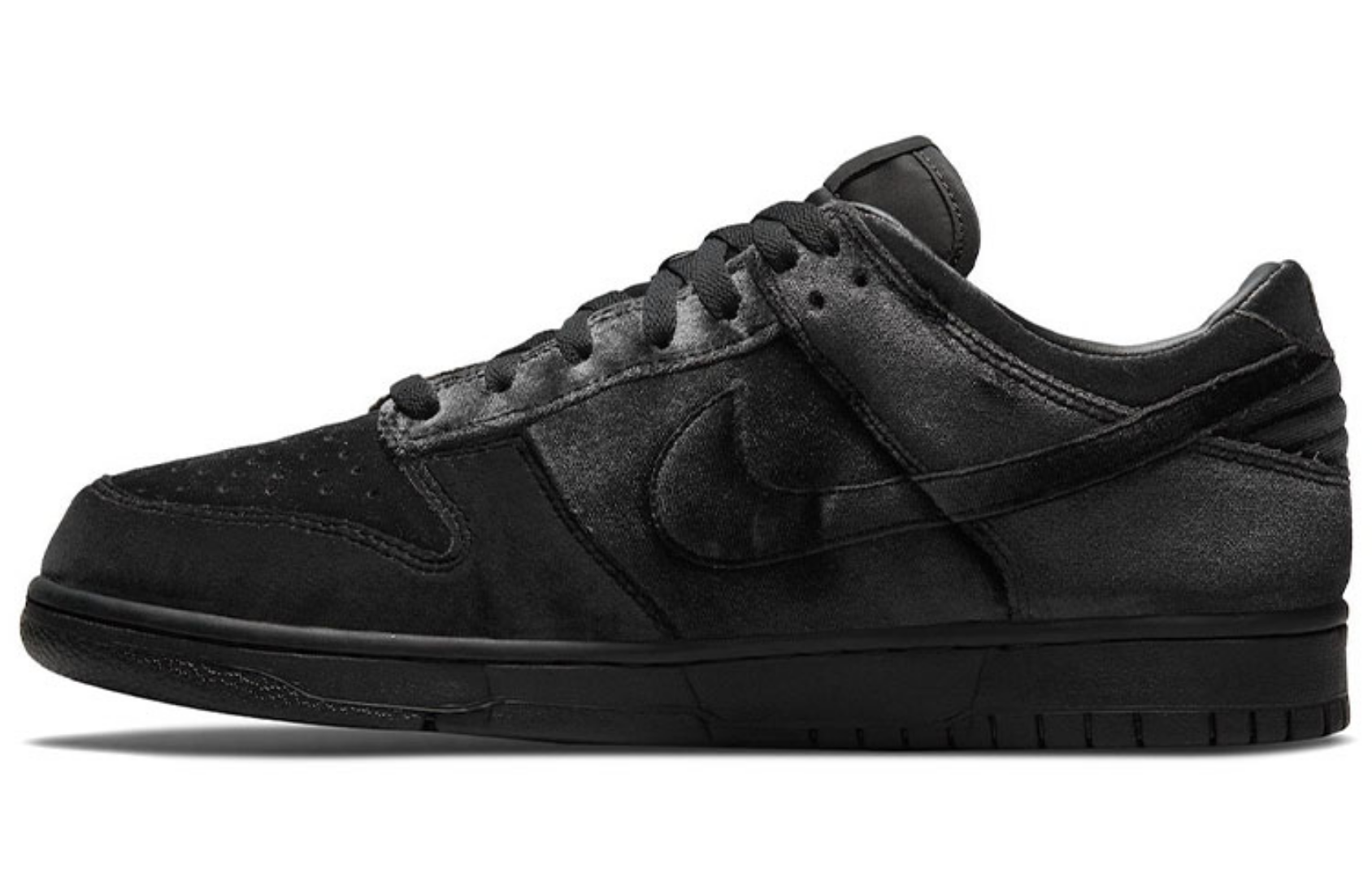Фото № 1 с приближением к товару «‎Dover Street Market Nike Dunk Low "Triple Black»
