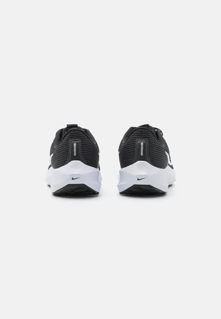 Фото № 3 с приближением к товару «‎AIR ZOOM PEGASUS 40»